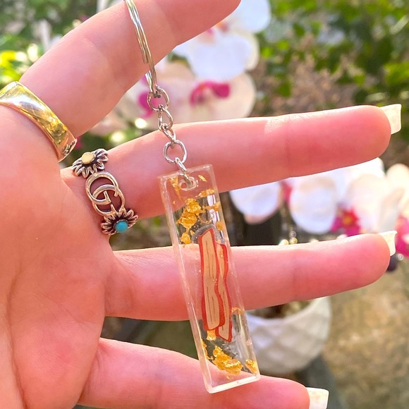 Bacon 🥓 & Gold Flakes Resin Art Keychain - Picture 11 of 11